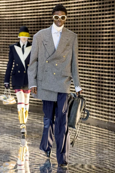 Look 49